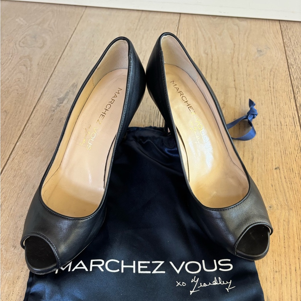 Marchez Vous xo Yeardley Leather Peep Toe Pumps Heels in Black size 8.